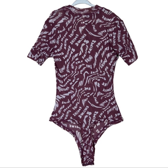 SKIMS Summer Mesh T-Shirt Bodysuit
Raspberry Swirl Size Medium - Picture 4 of 12